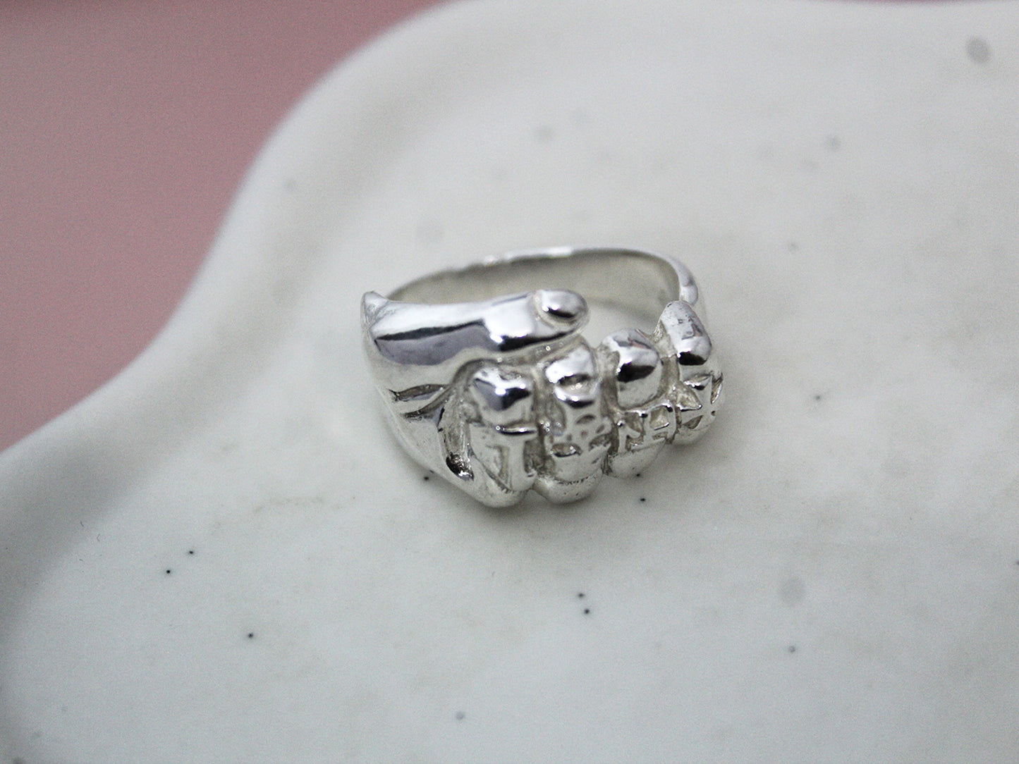 Anillo 44