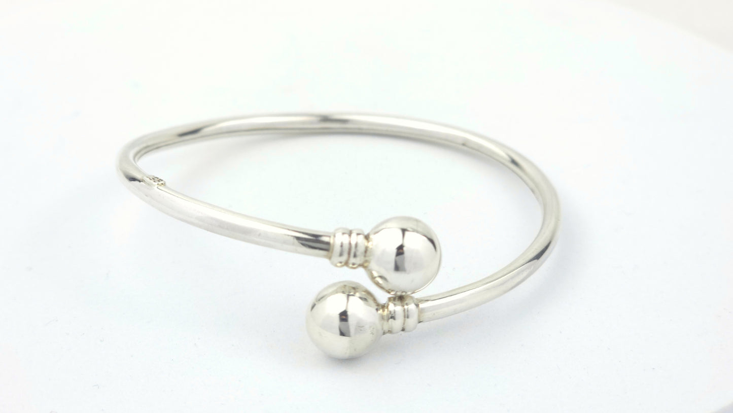 Bangle 122